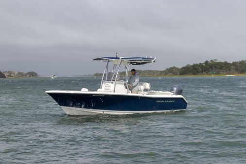 Sea Hunt Ultra 211 image