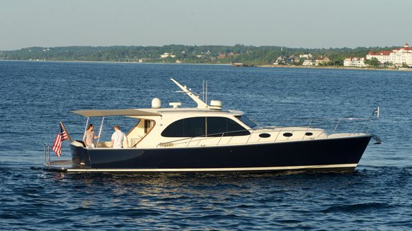 Palm Beach Motor Yachts PB42 