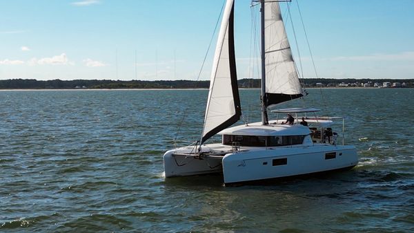 Lagoon 42 Owners Version 