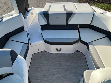 Regal 2000 ES Bowrider image