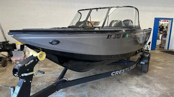 Crestliner 1850 Super Hawk 