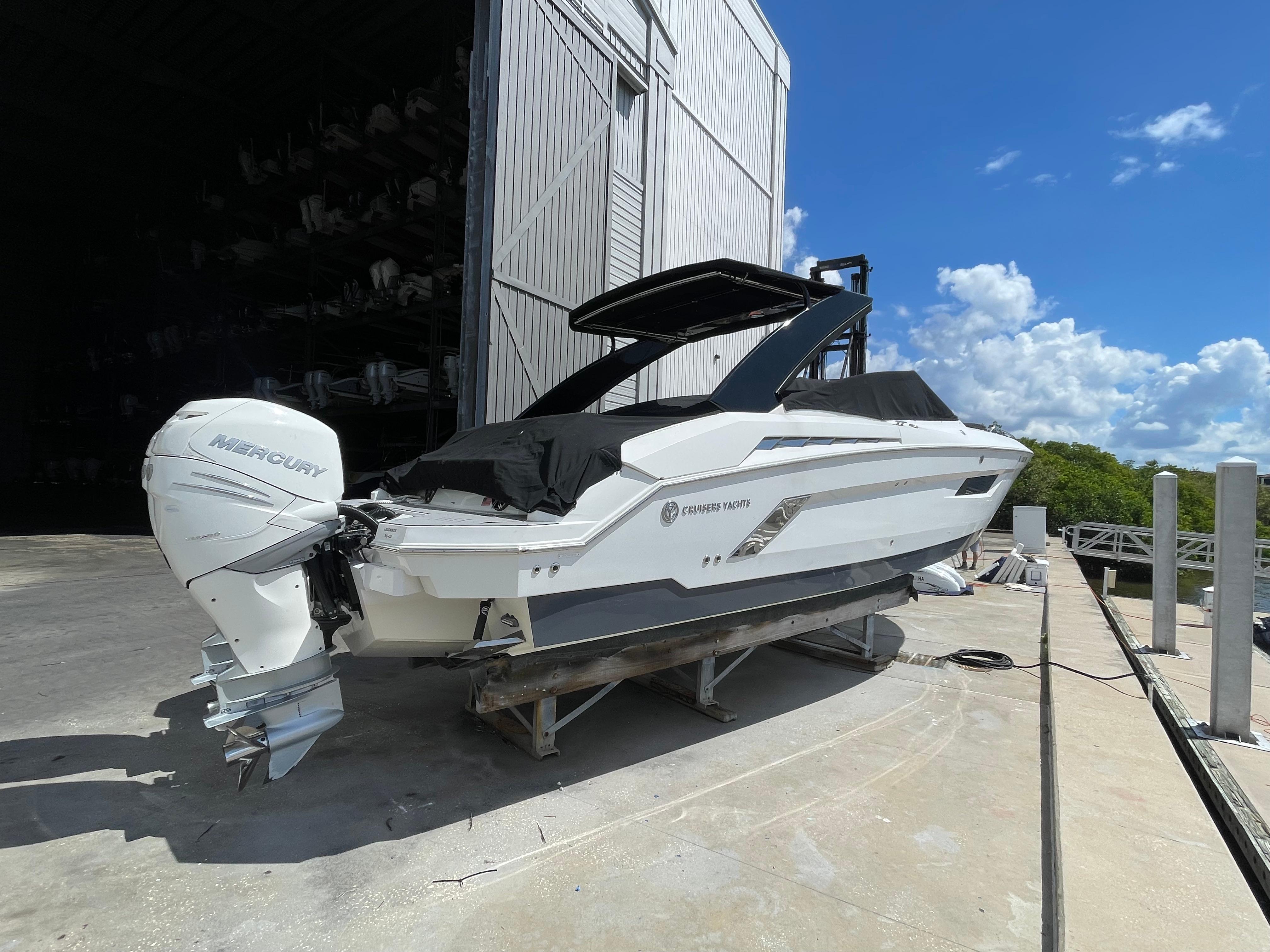 2019 Cruisers 338 ob