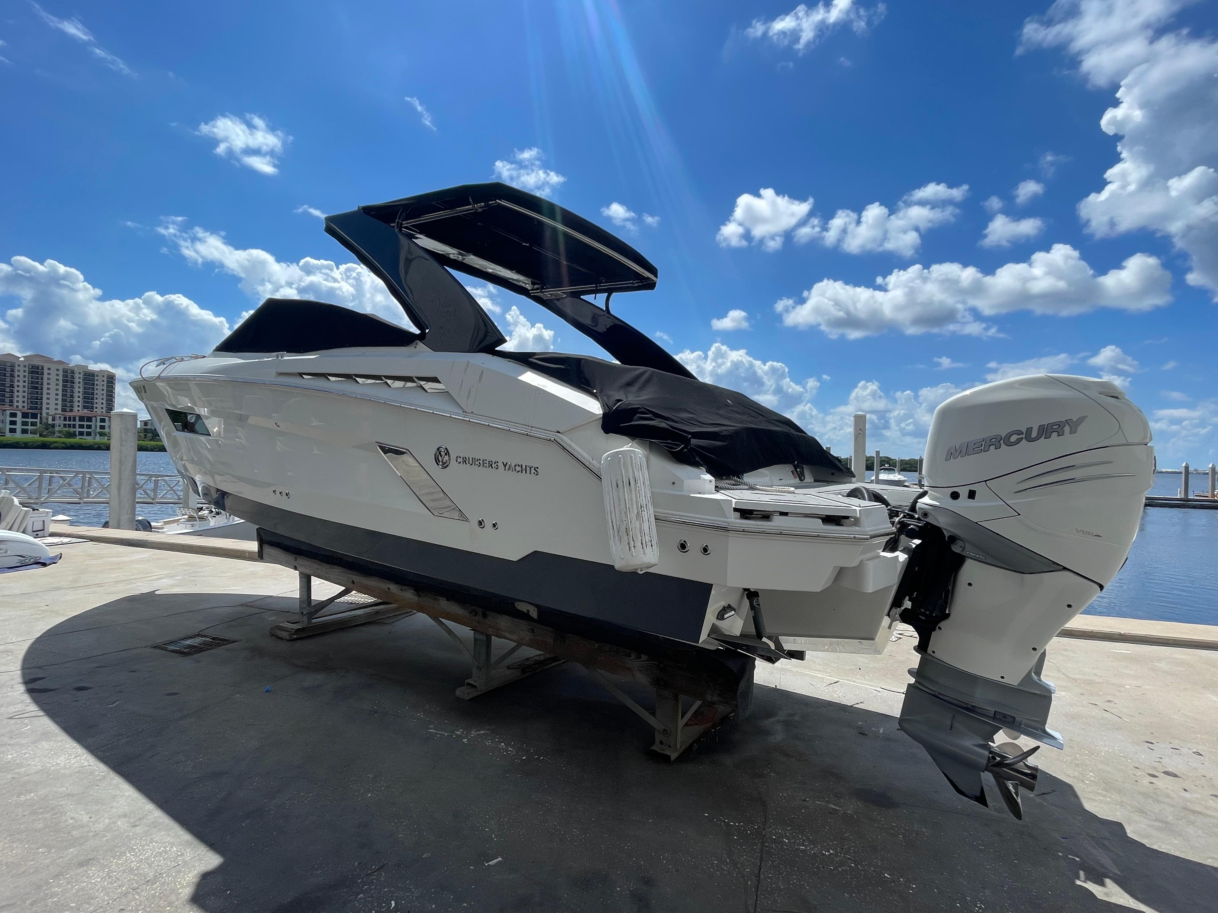 2019 Cruisers 338 ob