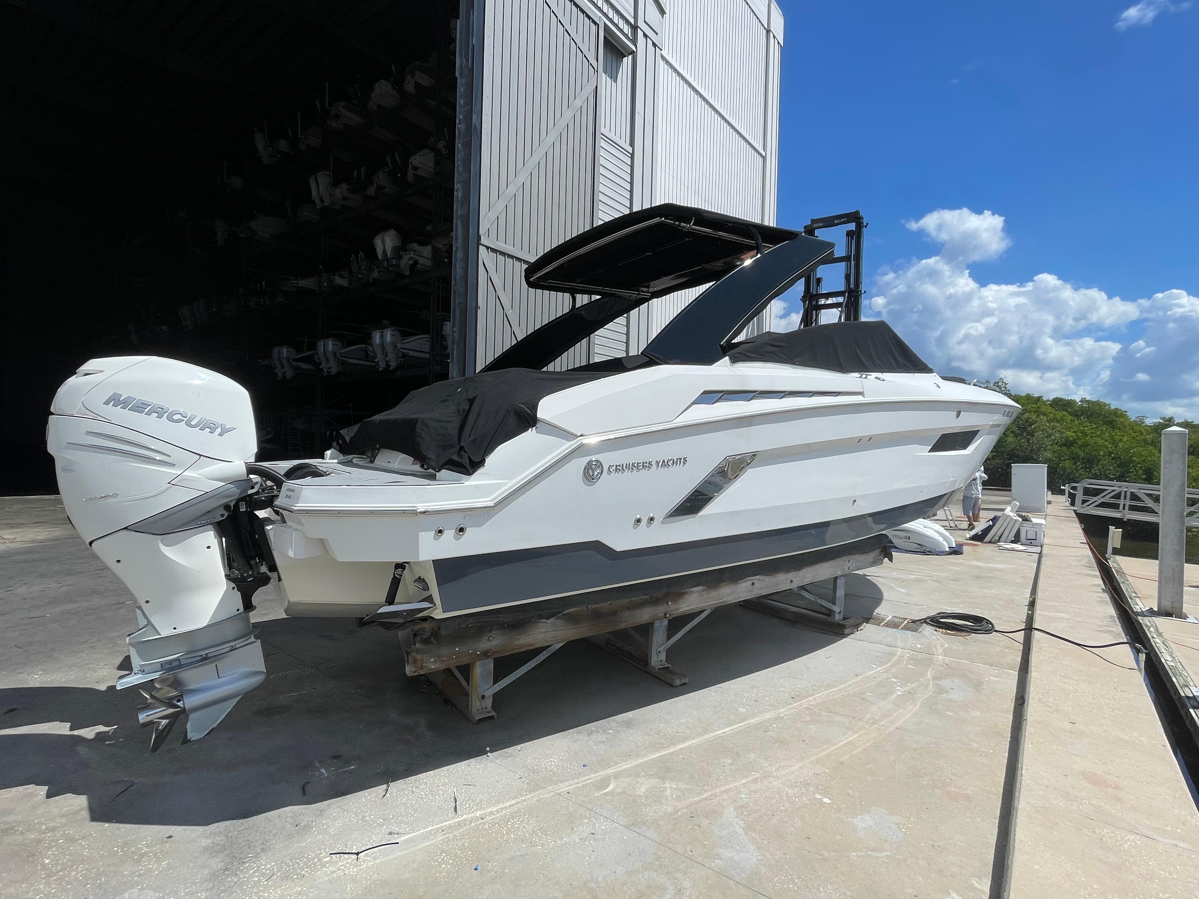 2019 Cruisers 338 ob