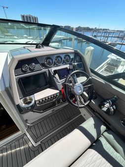 Cruisers-yachts 338-OB image