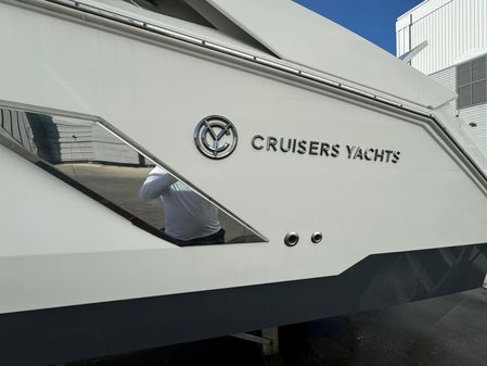 Cruisers-yachts 338-OB image