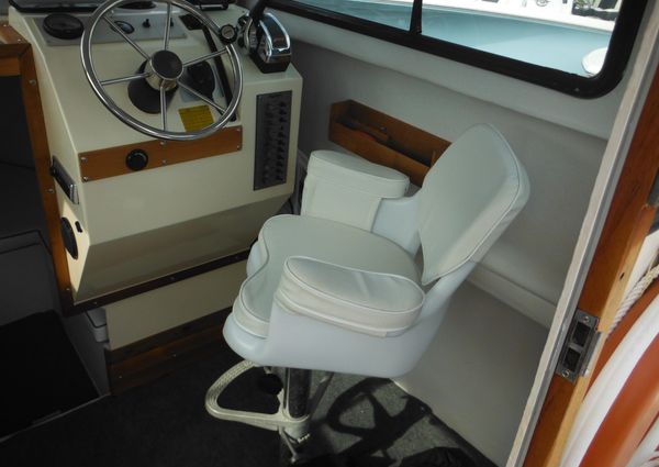 Parker 25 Sport Cabin image