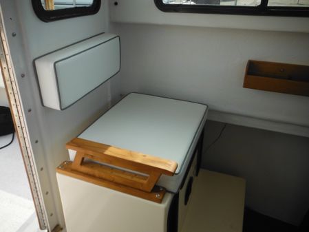 Parker 25 Sport Cabin image