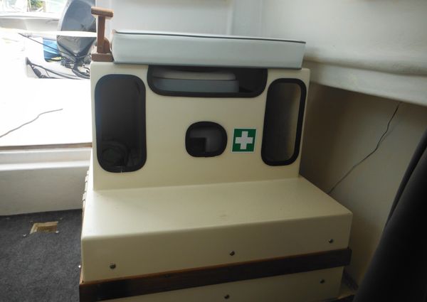 Parker 25 Sport Cabin image