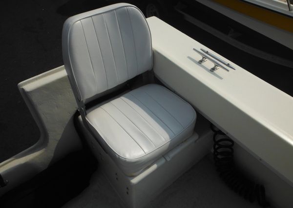 Parker 25 Sport Cabin image