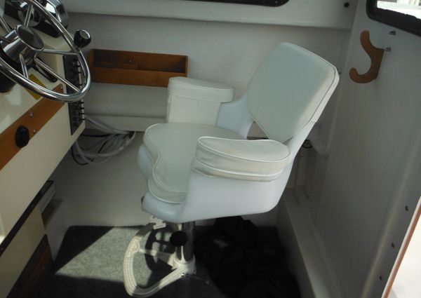 Parker 25 Sport Cabin image