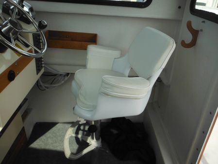 Parker 25 Sport Cabin image