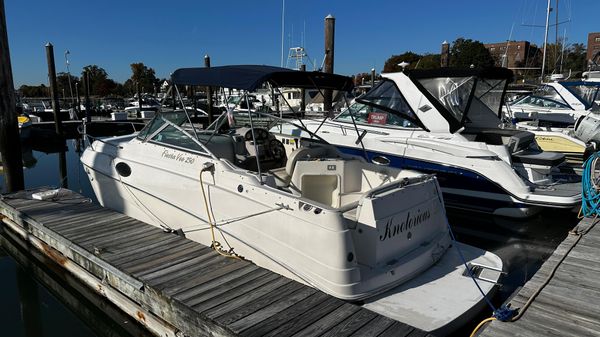 Rinker Fiesta Vee 250 