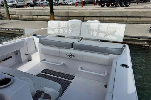 Fountain 34 Center Console image
