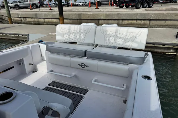 Fountain 34 Center Console image