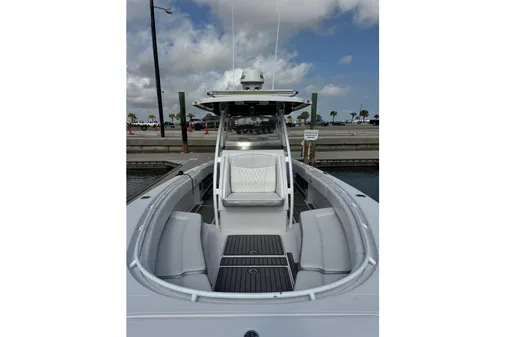 Fountain 34 Center Console image