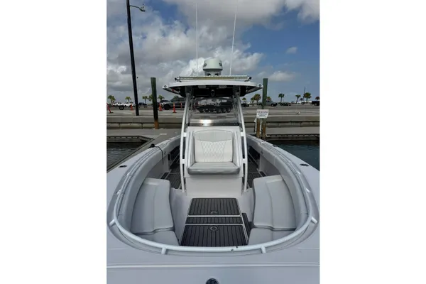 Fountain 34 Center Console image