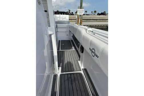 Fountain 34 Center Console image