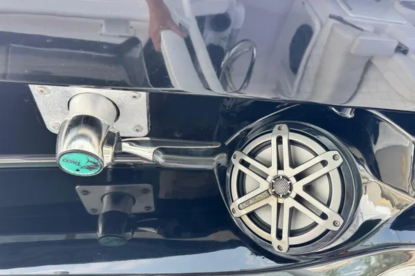 Fountain 34 Center Console image