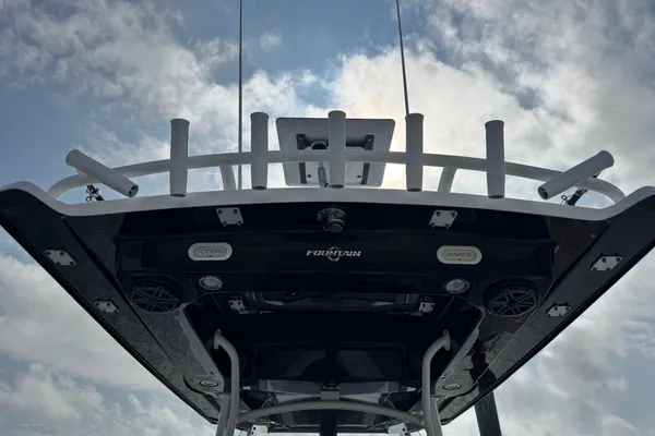 Fountain 34 Center Console image