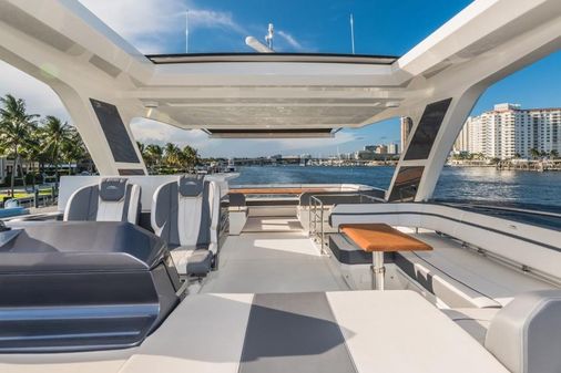 Galeon 680 Fly image