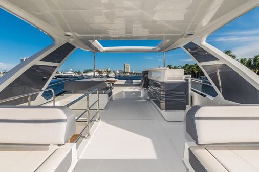 Galeon 680 Fly image