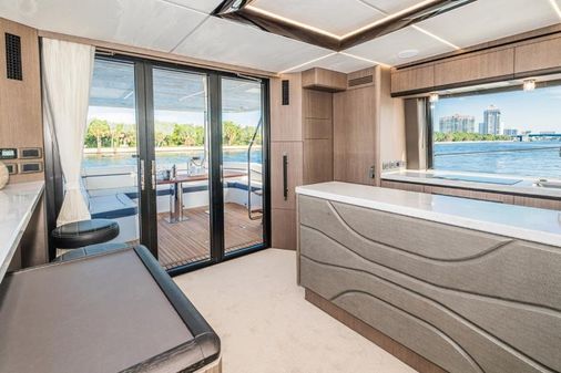 Galeon 680 Fly image