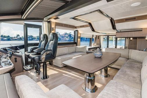 Galeon 680 Fly image