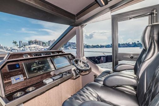 Galeon 680 Fly image