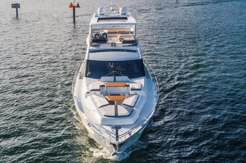 Galeon 680 Fly image