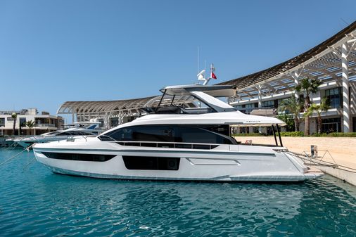 Azimut 68 image