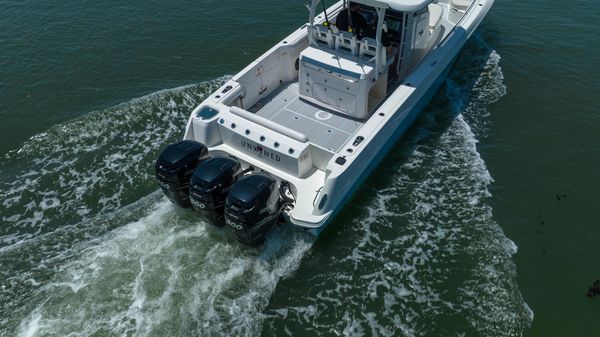 Boston-whaler 350-OUTRAGE image