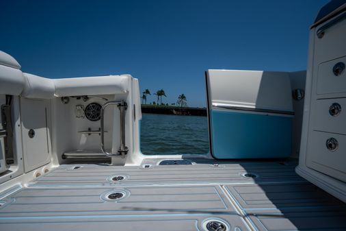 Boston-whaler 350-OUTRAGE image