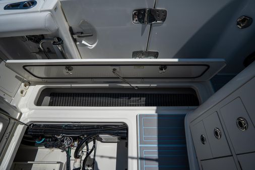 Boston-whaler 350-OUTRAGE image