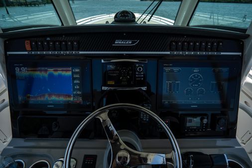 Boston-whaler 350-OUTRAGE image