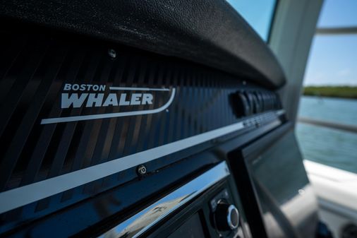 Boston-whaler 350-OUTRAGE image