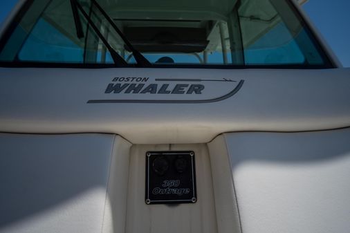 Boston-whaler 350-OUTRAGE image