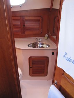 Hinckley Talaria 44 image