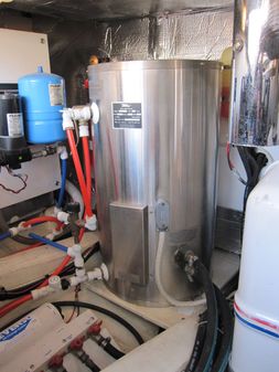 Hinckley Talaria 44 image