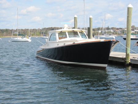 Hinckley Talaria 44 image
