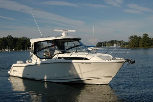 Boston Whaler 325 Conquest image