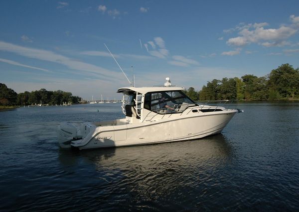 Boston Whaler 325 Conquest image