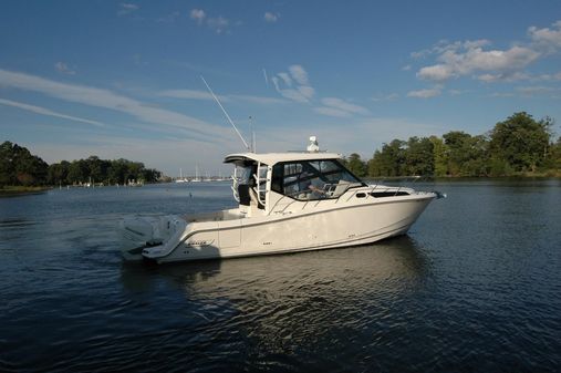 Boston Whaler 325 Conquest image