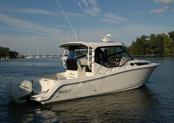 Boston Whaler 325 Conquest image