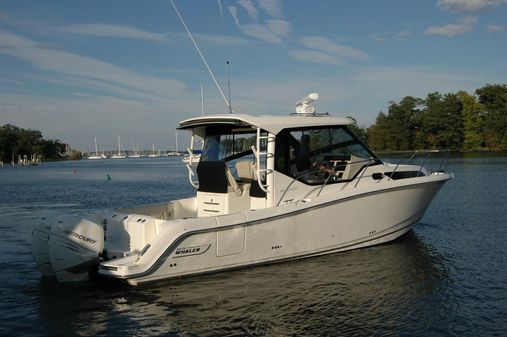 Boston Whaler 325 Conquest image