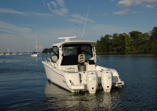 Boston Whaler 325 Conquest image