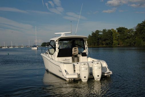 Boston Whaler 325 Conquest image