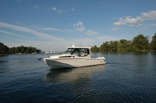 Boston Whaler 325 Conquest image