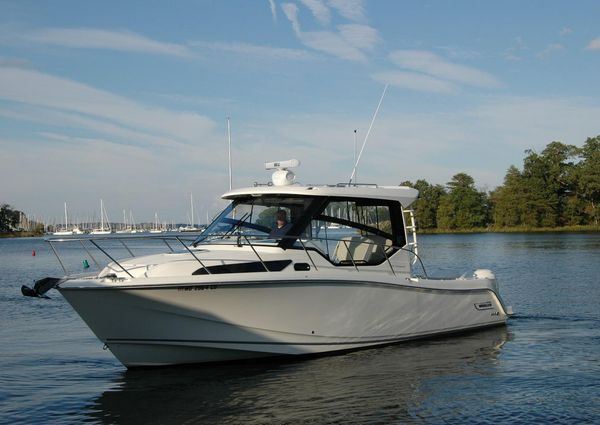 Boston Whaler 325 Conquest image