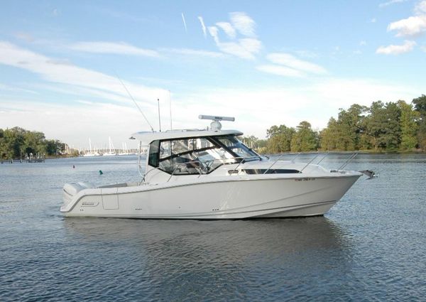 Boston Whaler 325 Conquest image